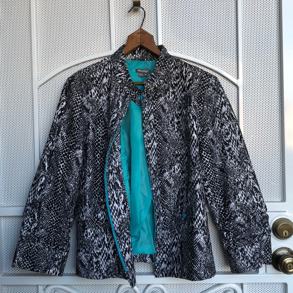 Gorgeous Black and White snakeskin print jacket.